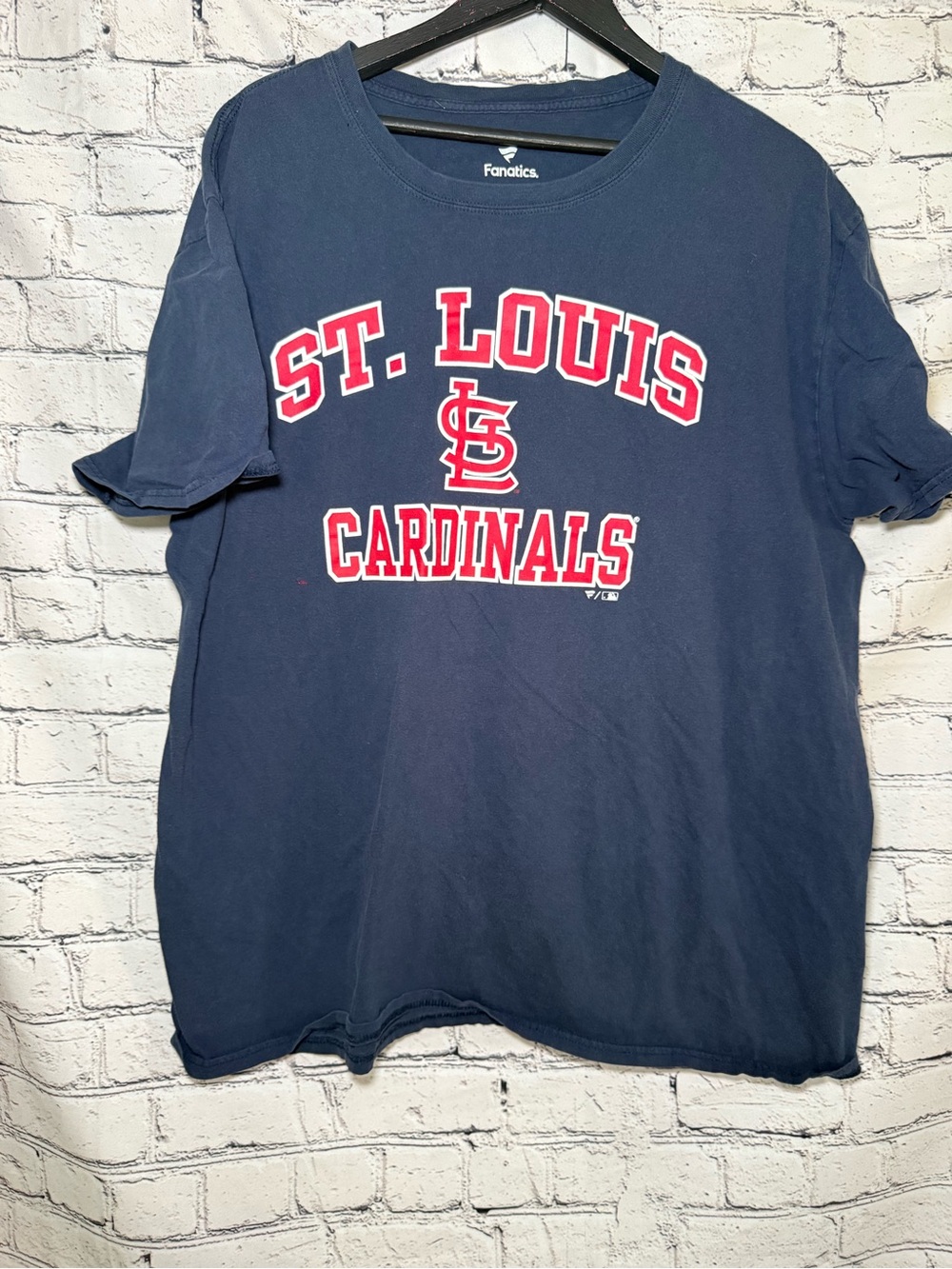 St. Lewis Cardinals navy  graphic Tshirt. Size XL